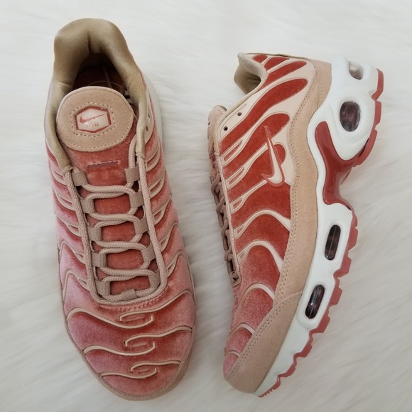 nike air max plus lux dusty peach